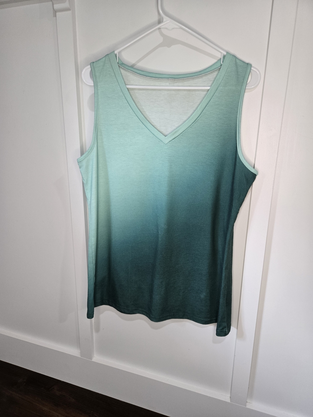 Sleeveless V-Neck Tank Top - Mint to Teal Ombre